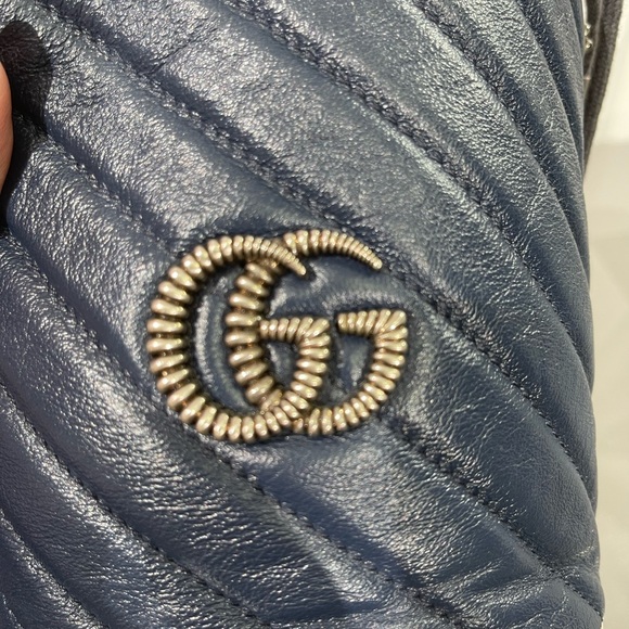 AUTHENTIC EUC Gucci GG Marmont Mini Bucket Crossbody Leather Navy with Chain - Picture 3 of 7